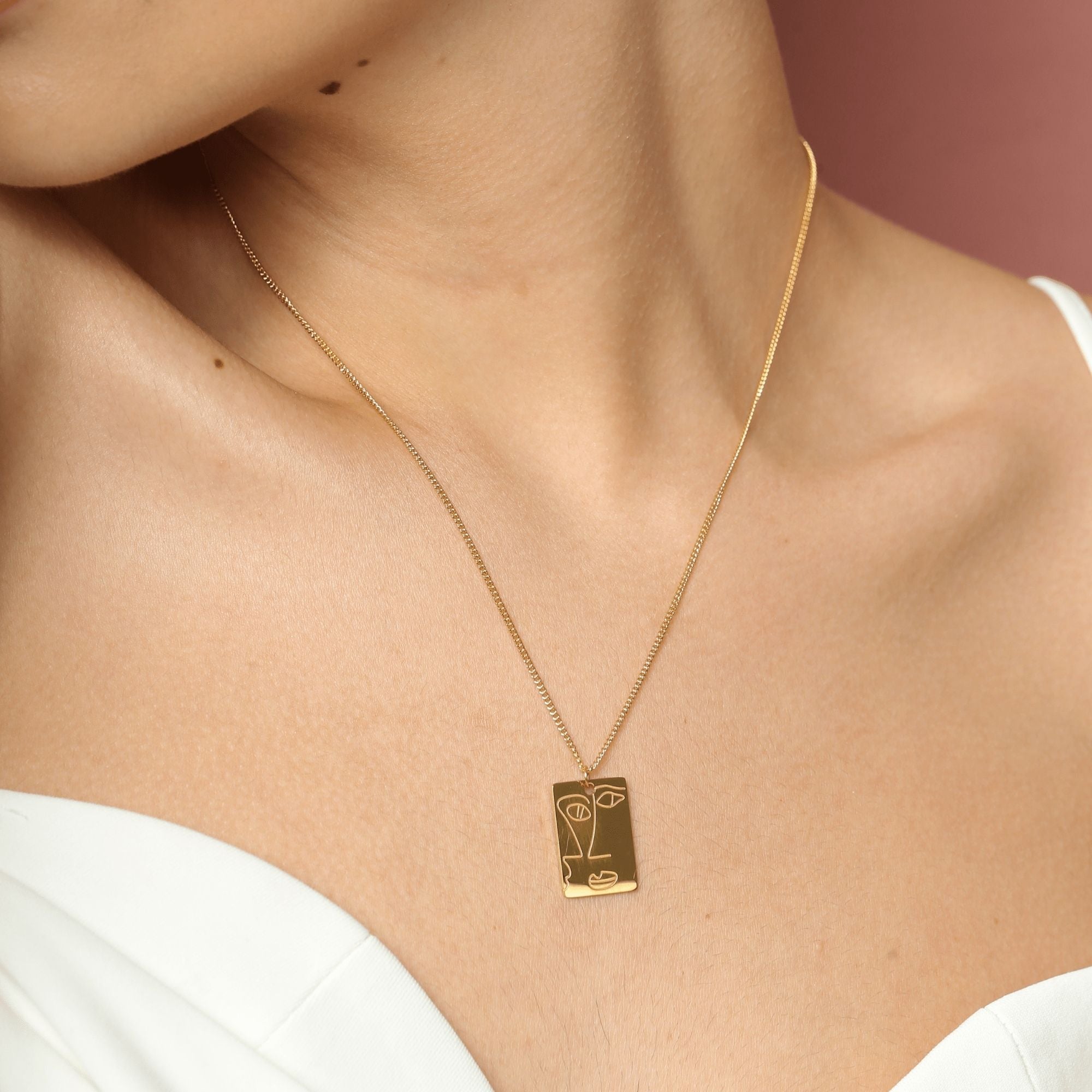 Caerda Necklace