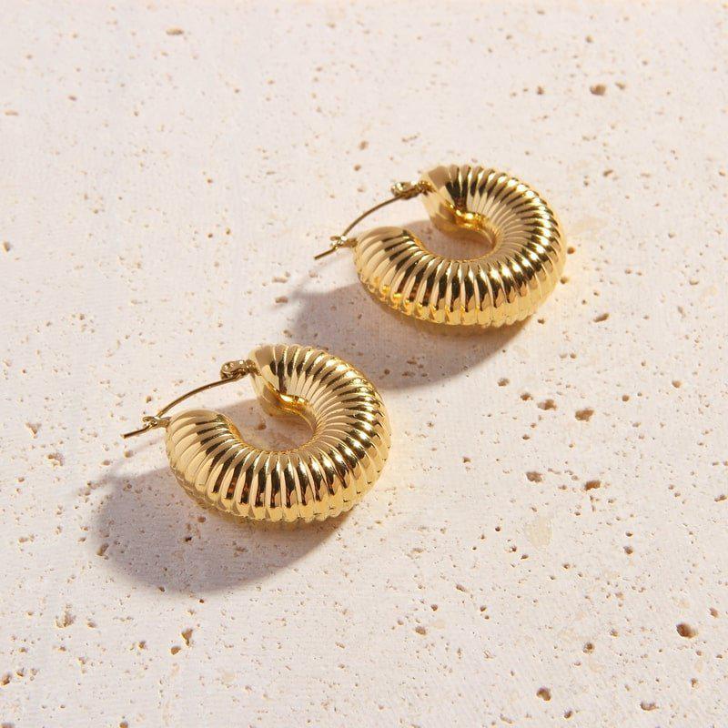 Lia Hoops